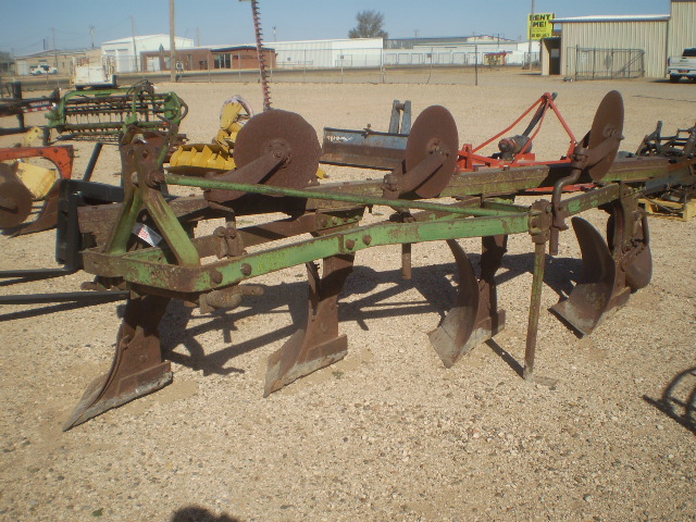 John Deere 4btm plow
